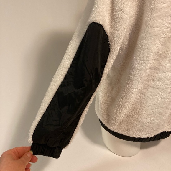 UGG Oatmeal Black Polyester Nylon Faux Fur Oversized Sweater Pullover size S - Picture 8 of 15